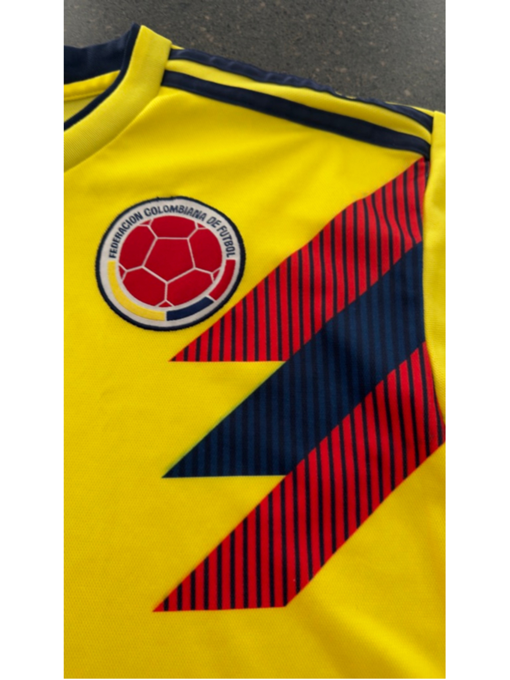 Colombia Soccer Jersey L World Cup Futbol - Picture 3 of 9